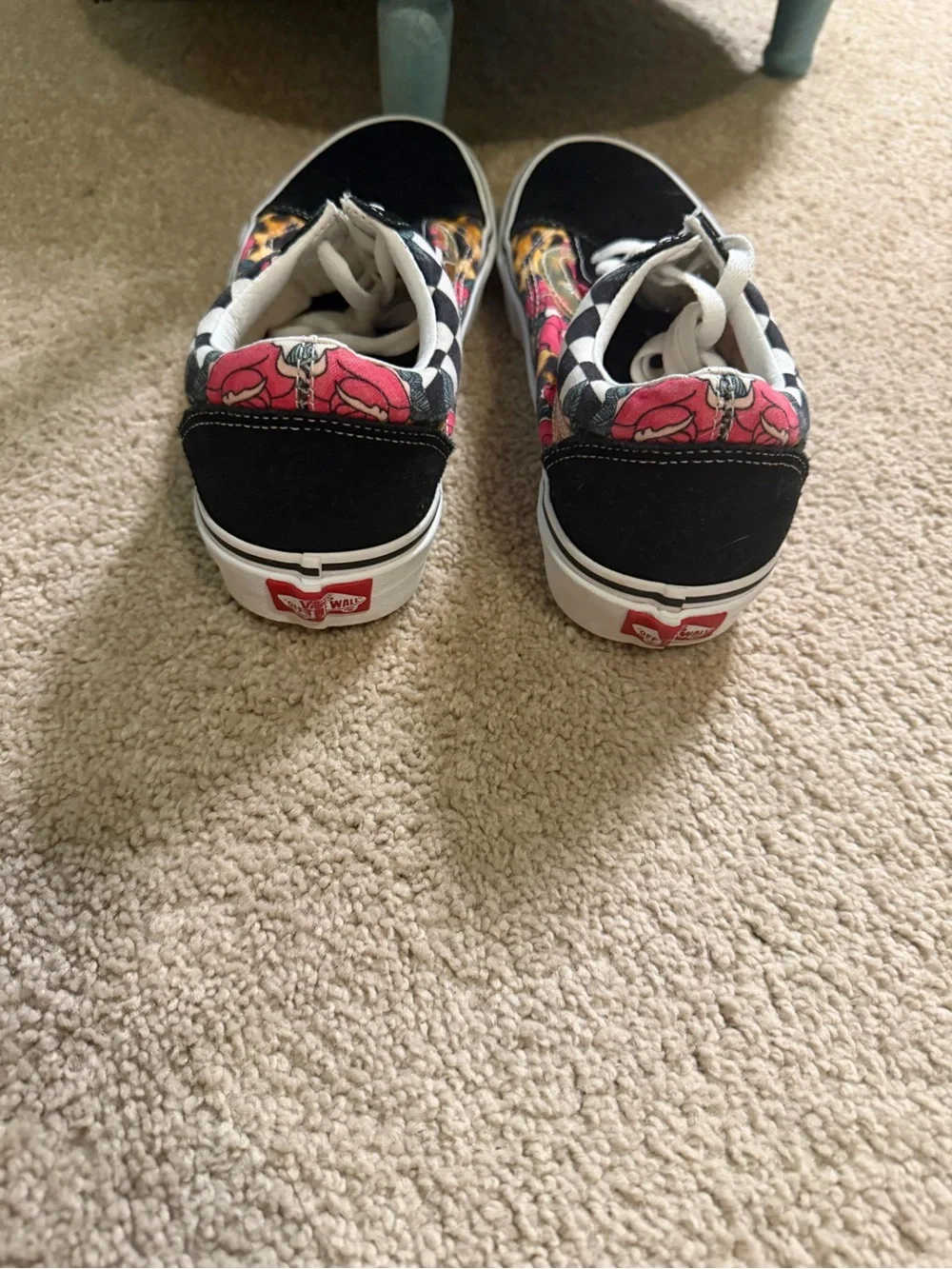 Vans Old Skool Rose/Animal Check Red Black Sneakers Mens 7 Women’s 8.5g